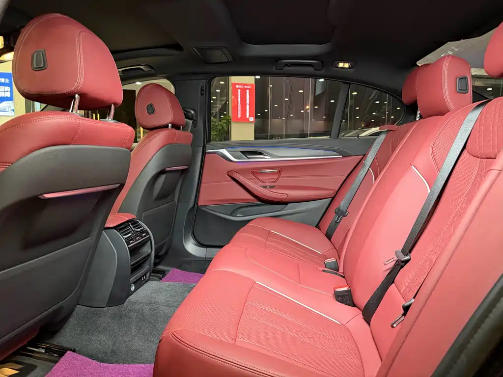 BMW 5 Series — миниатюра 11