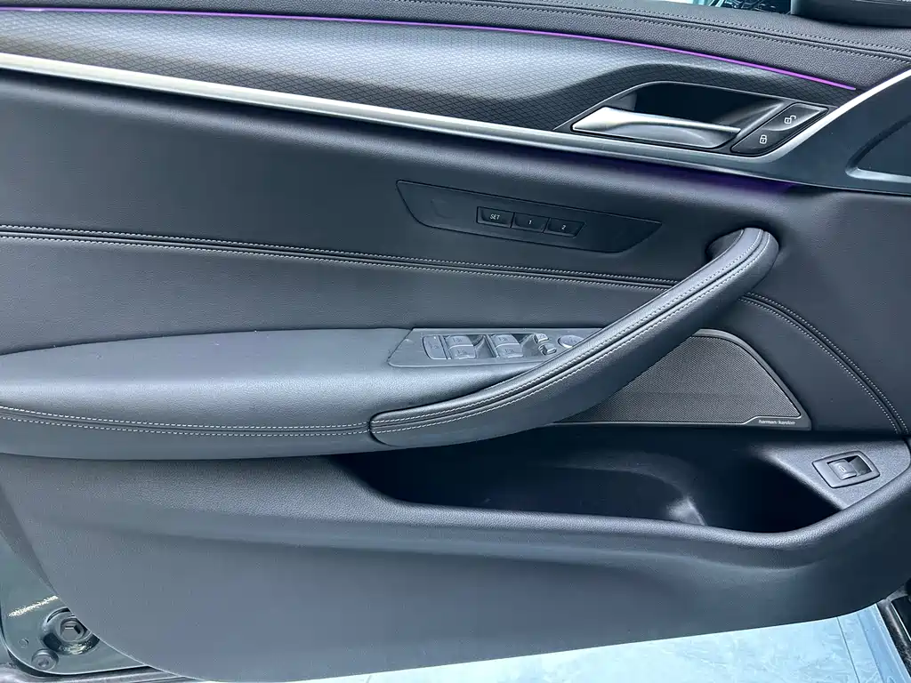 BMW 5 Series (Import) — миниатюра 4
