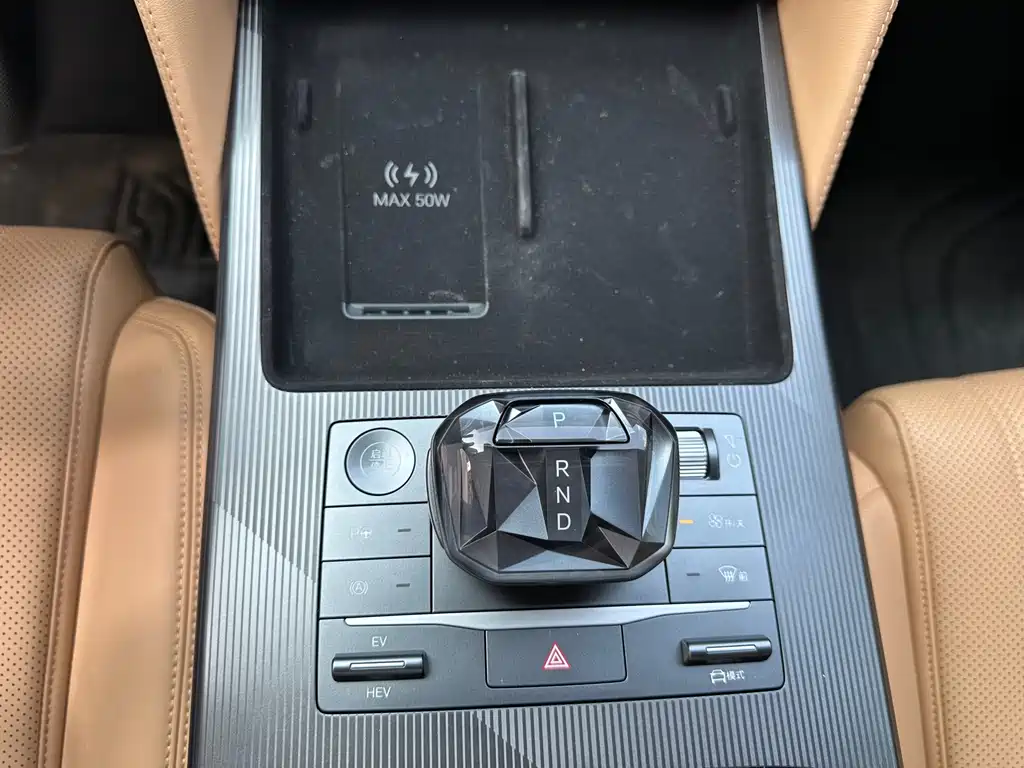 BYD L DM-i — миниатюра 8