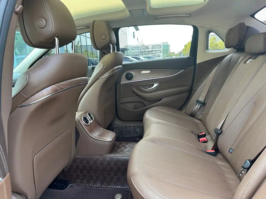 Mercedes-Benz E-Class — миниатюра 6