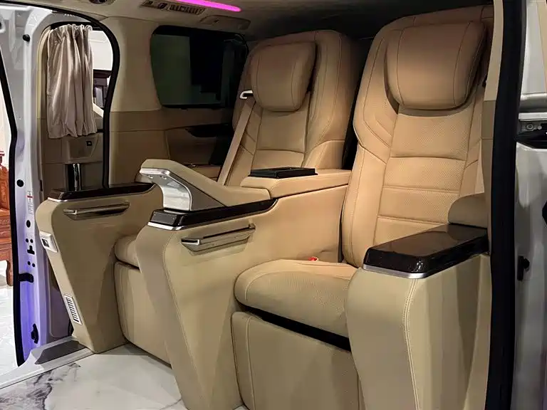 Toyota Vellfire — миниатюра 13