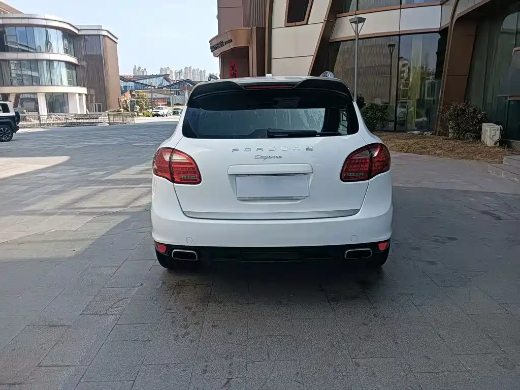 Porsche Cayenne — миниатюра 4