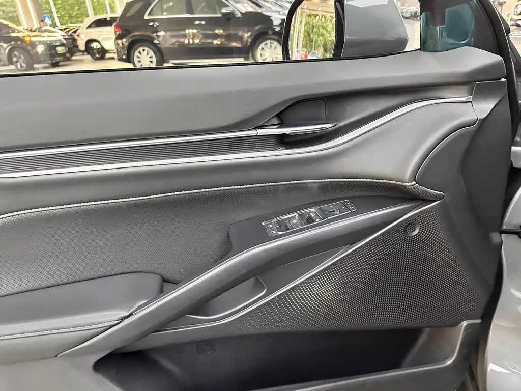 Ford Mondeo — миниатюра 6