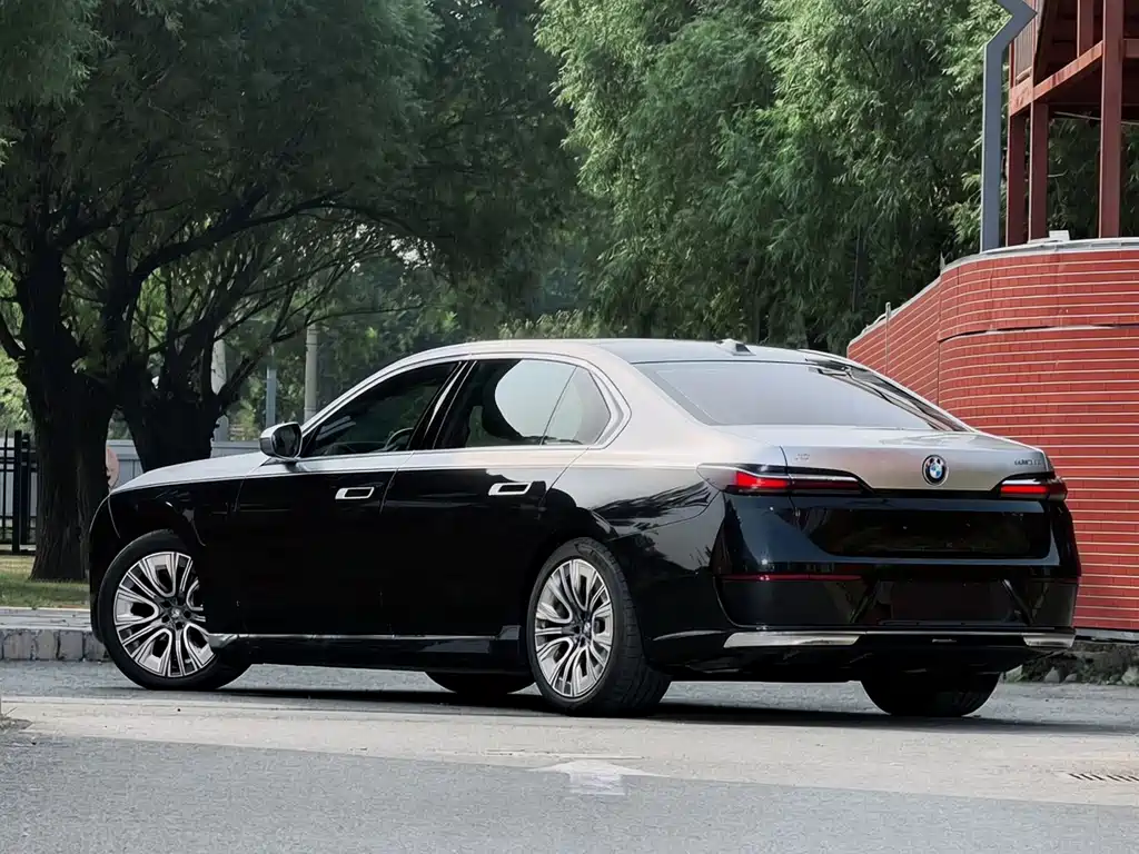 BMW i7 — миниатюра 6