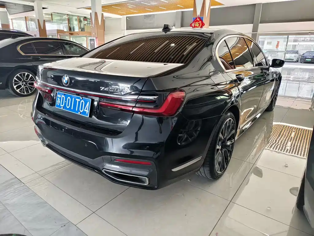 BMW 7 Series — миниатюра 6