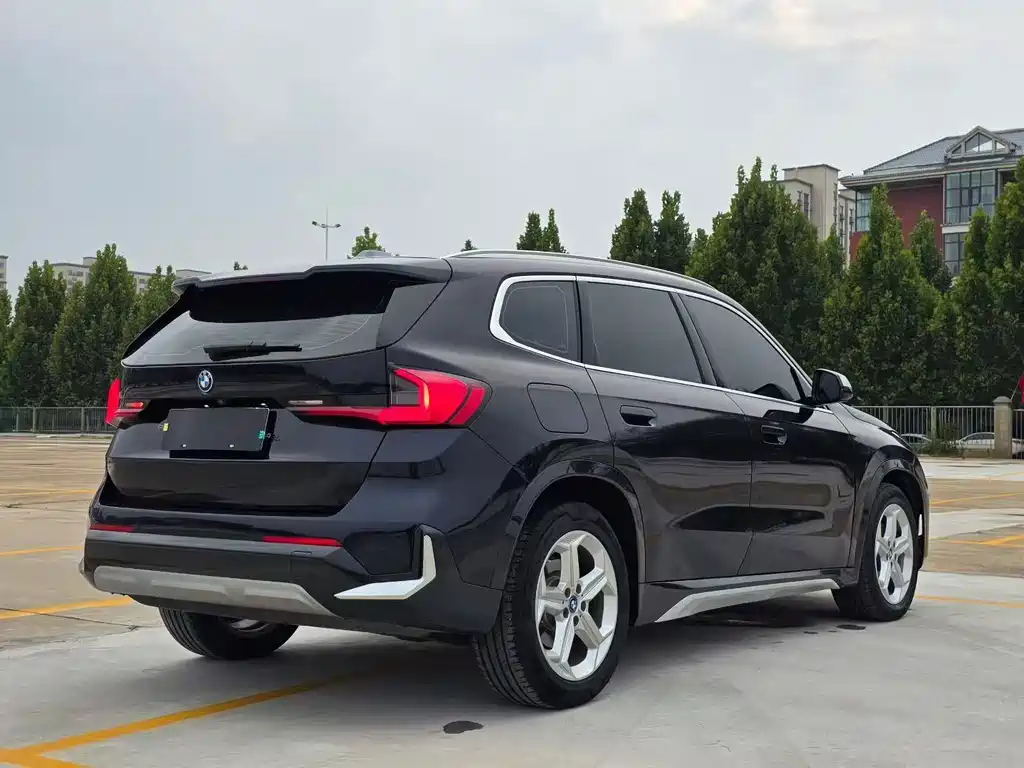 BMW iX1 — миниатюра 9