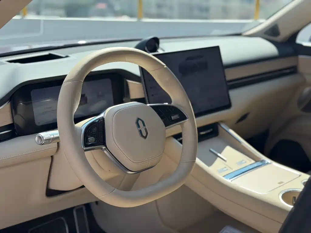 AITO ASK THE WORLD M5