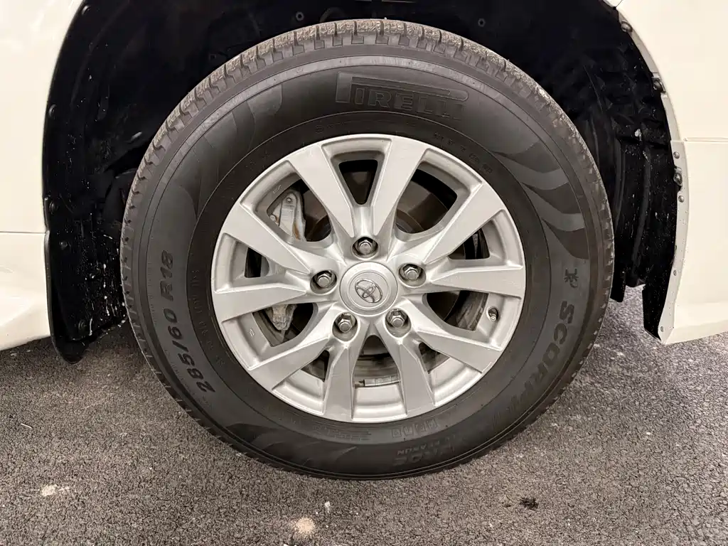 Toyota Land Cruiser 2016 5.7L