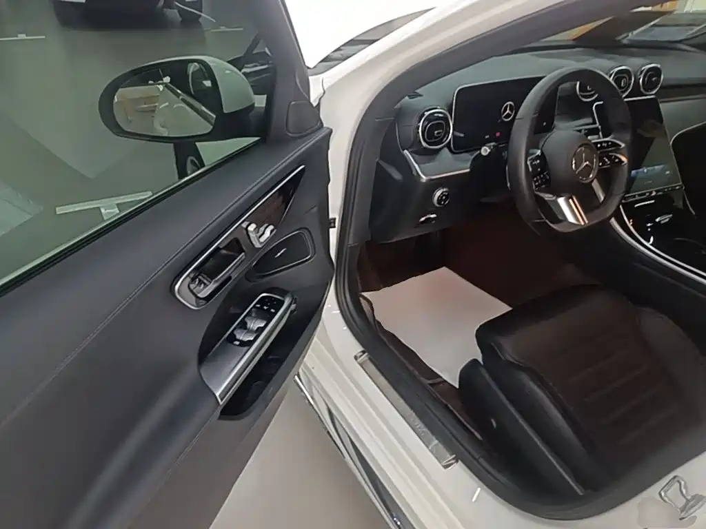 Mercedes-Benz C-Class — миниатюра 16