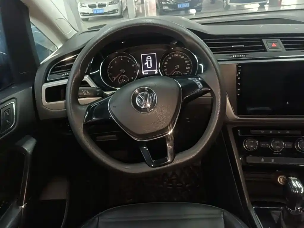 Volkswagen Touran — миниатюра 11