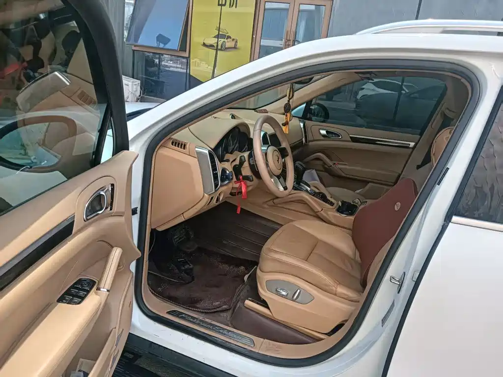 Porsche Cayenne — миниатюра 8