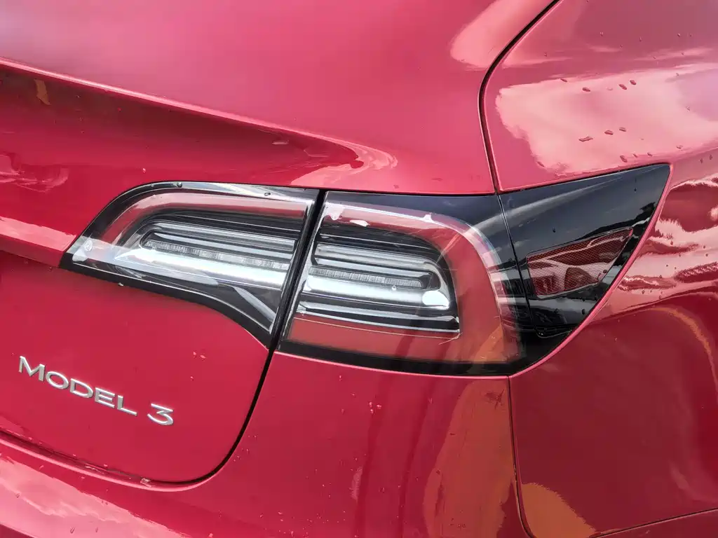 Tesla Model 3 — миниатюра 8