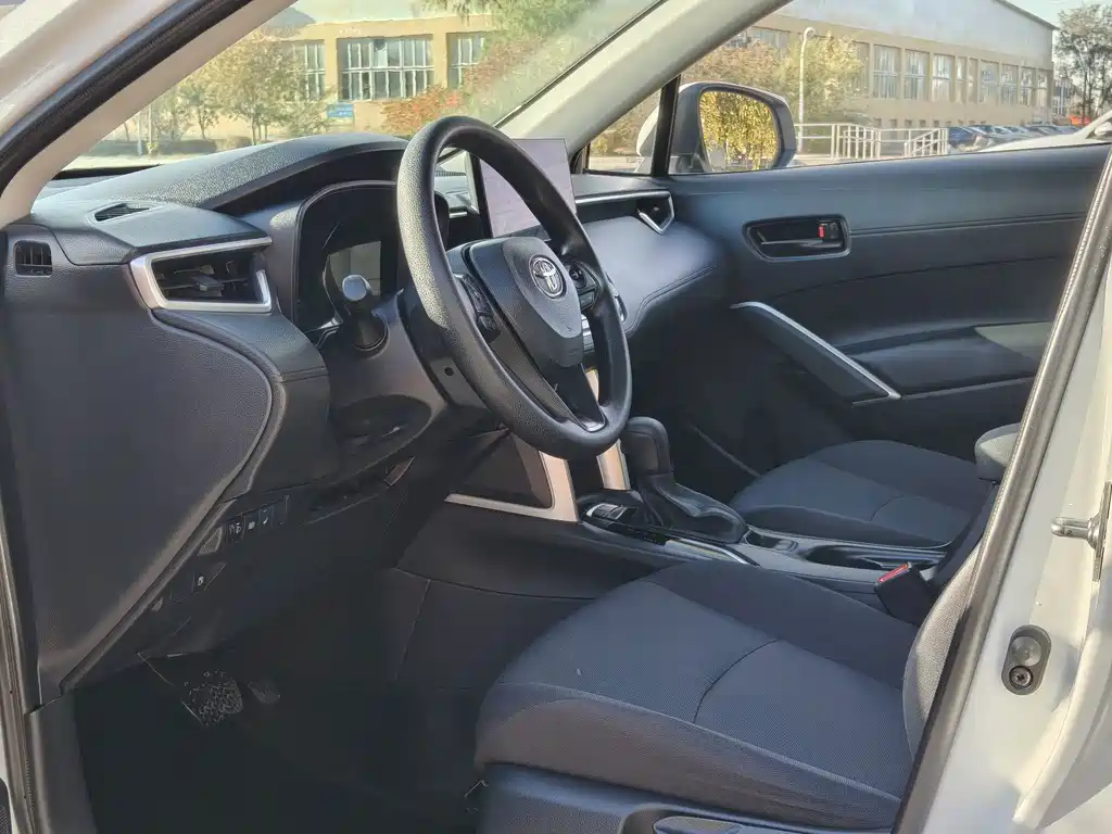 Toyota Corolla Cross — миниатюра 8