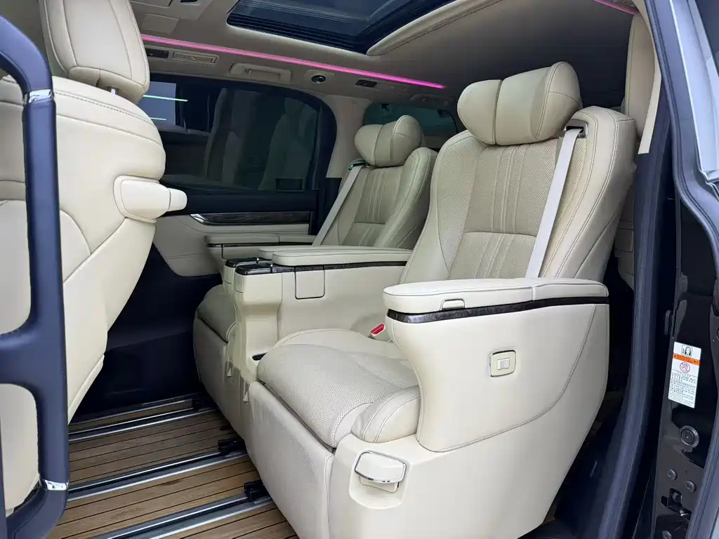 Toyota Vellfire — миниатюра 5