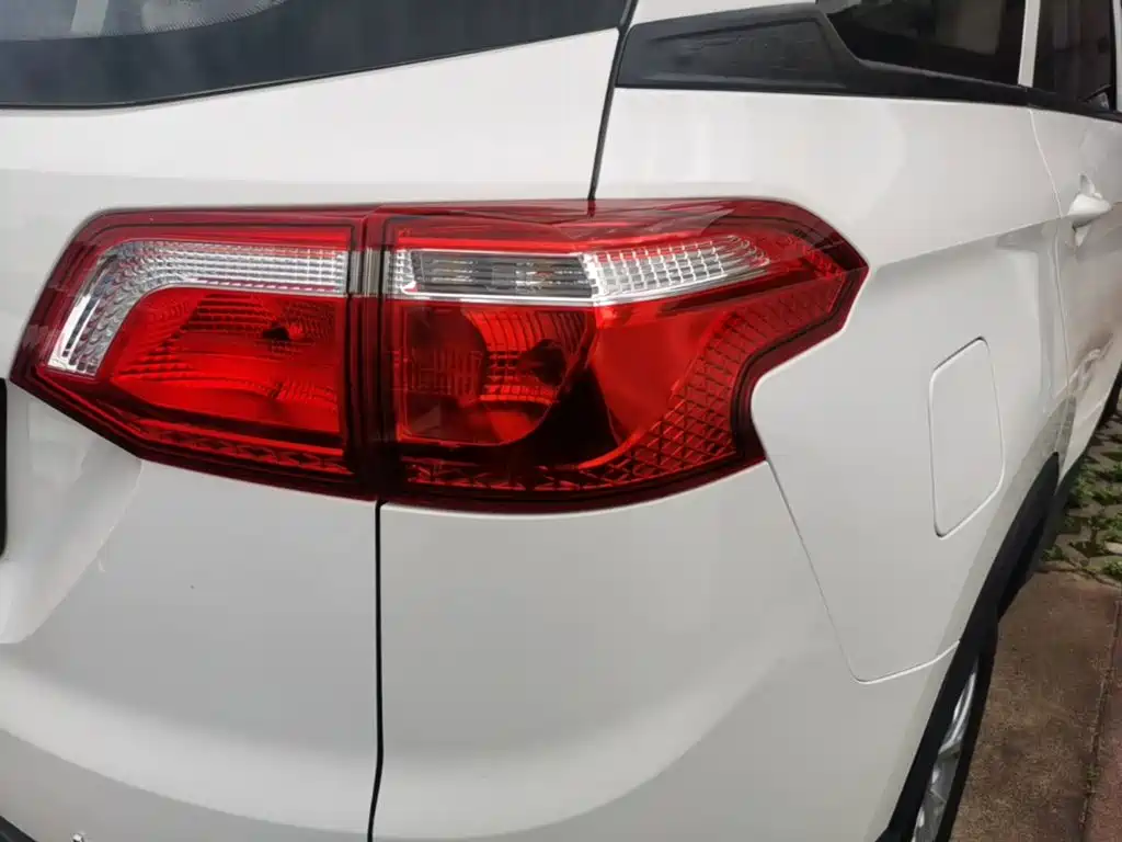Wuling Hongguang S3 — миниатюра 8
