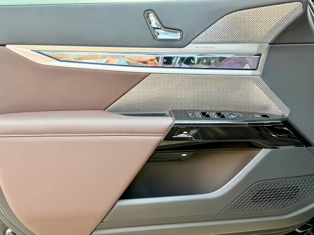 BMW i7 — миниатюра 8