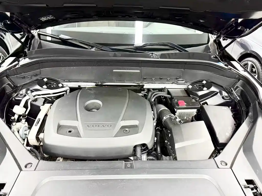 Volvo XC90 — миниатюра 24