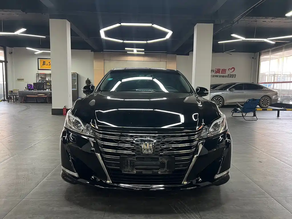 Купить Toyota Crown