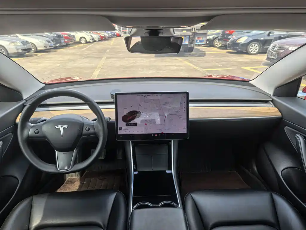 Tesla Model 3 — миниатюра 9