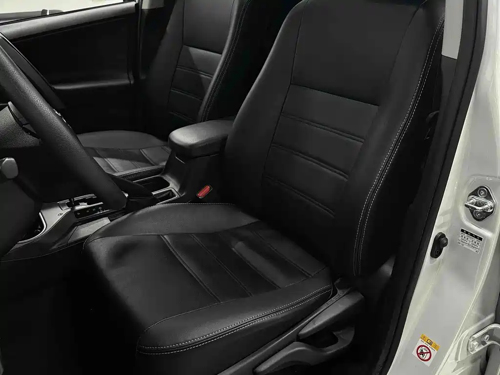 Toyota RAV4 — миниатюра 8