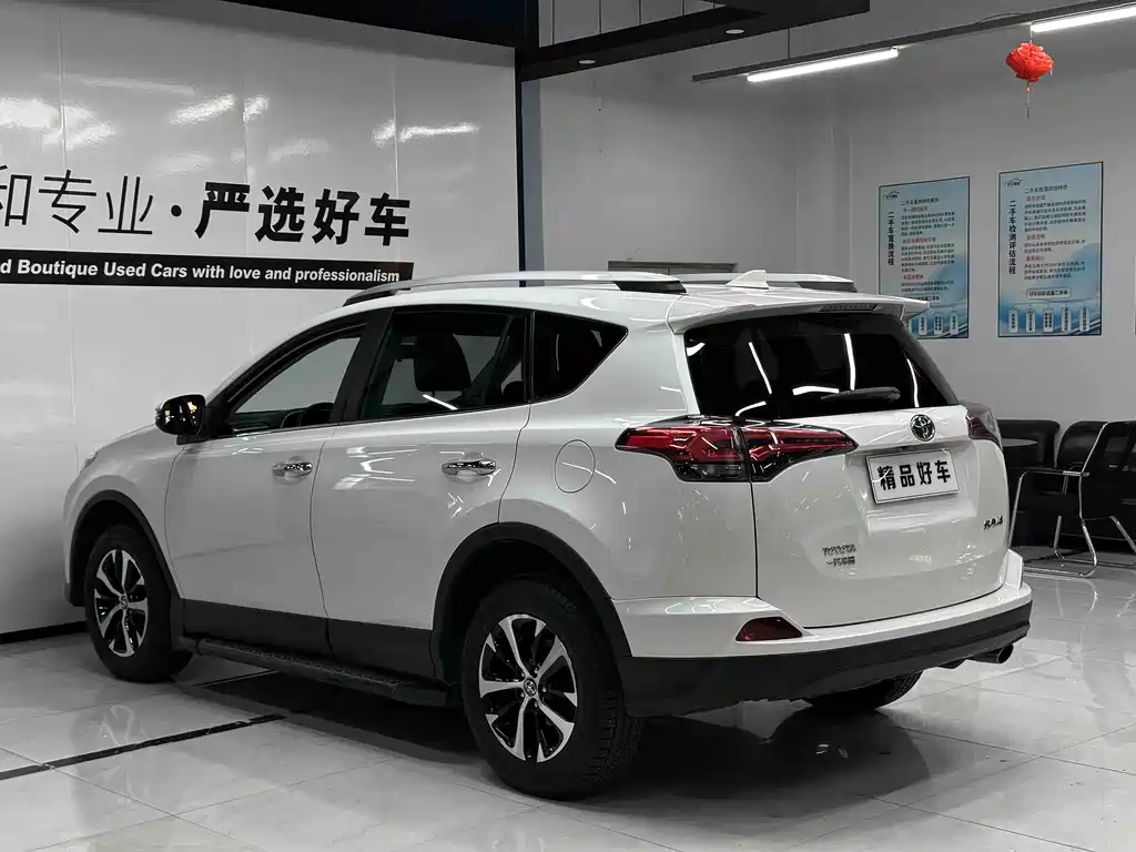 Toyota RAV4 — миниатюра 6