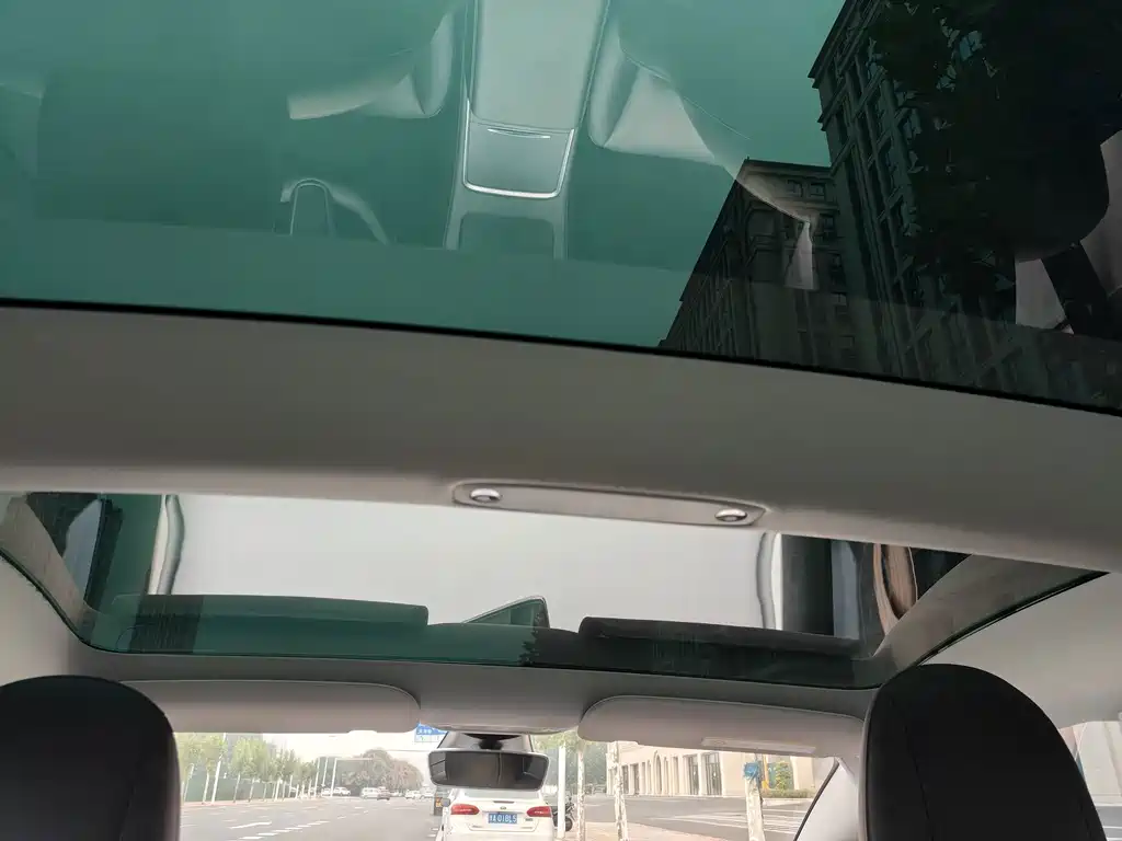 Tesla Model 3 — миниатюра 13