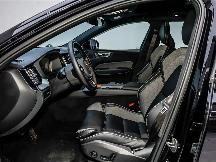 Volvo XC60 2024 T8
