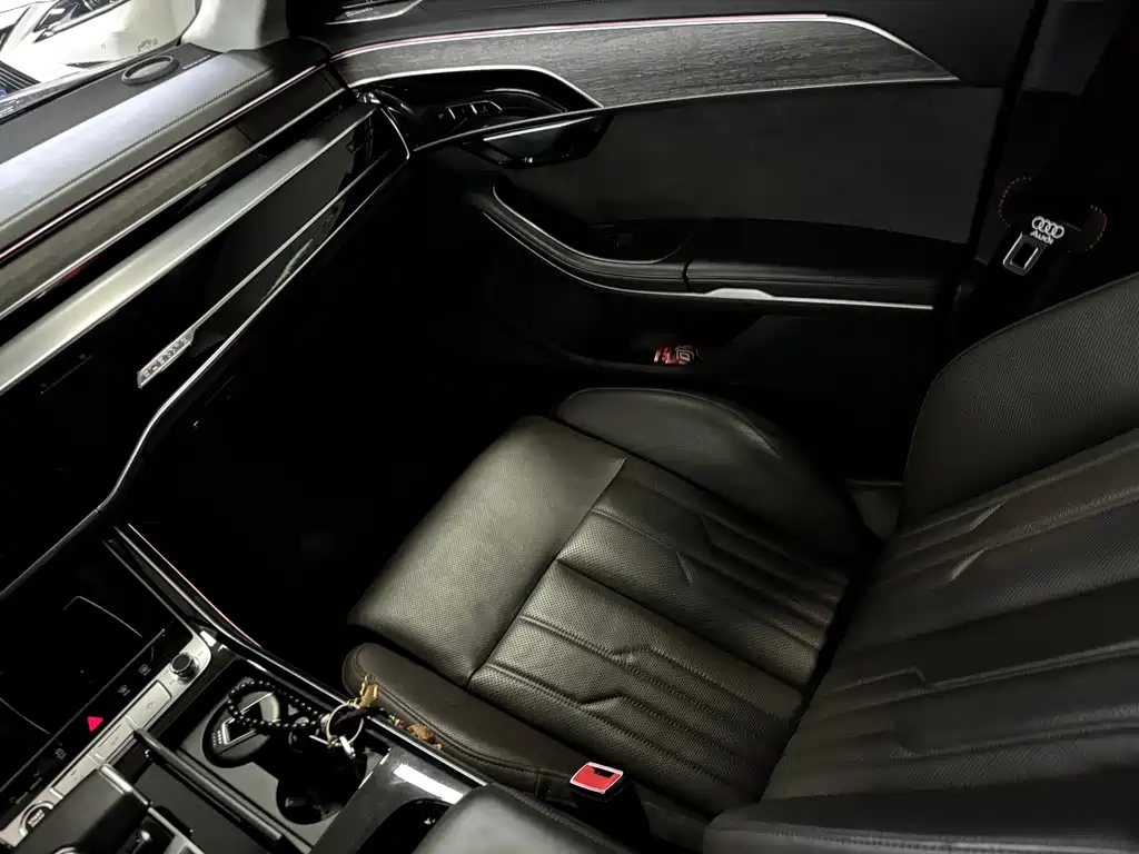 Audi A8 — миниатюра 10