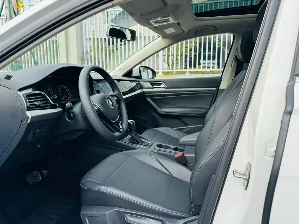 Volkswagen Lavida — миниатюра 4