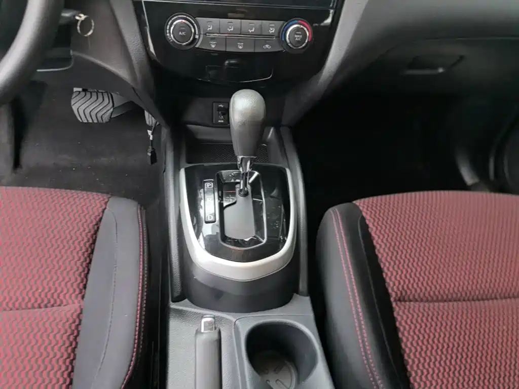Nissan Qashqai — миниатюра 14