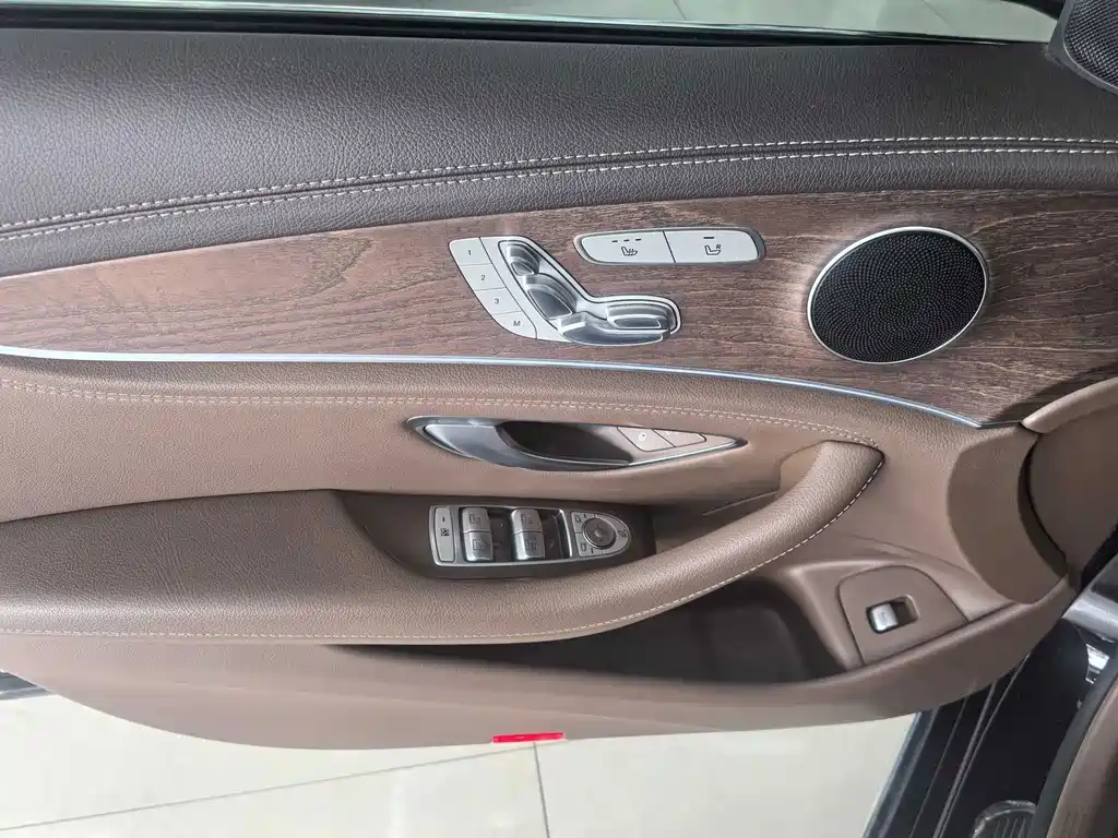 Mercedes-Benz E-Class — миниатюра 9
