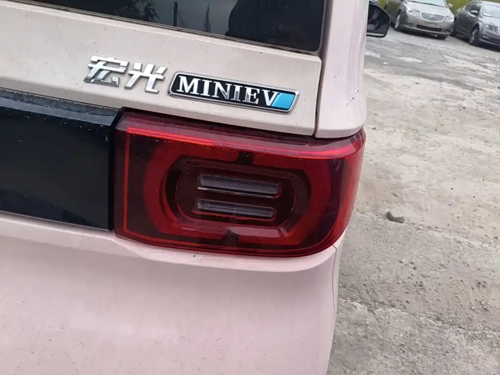 Wuling MINIEV — миниатюра 8