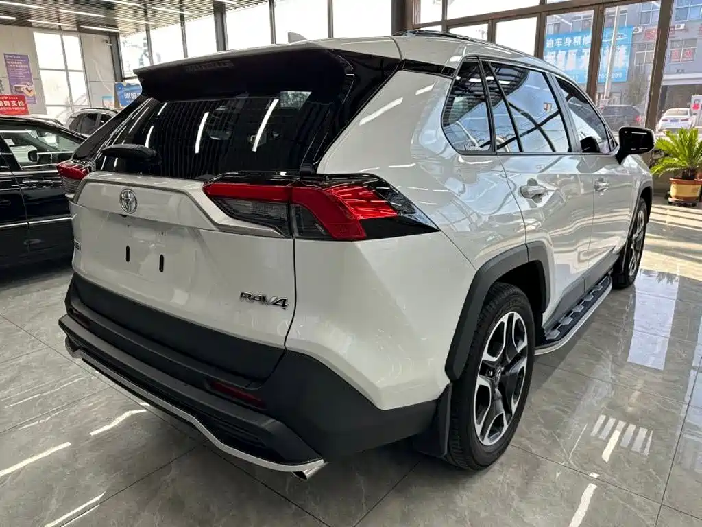Toyota RAV4 — миниатюра 4