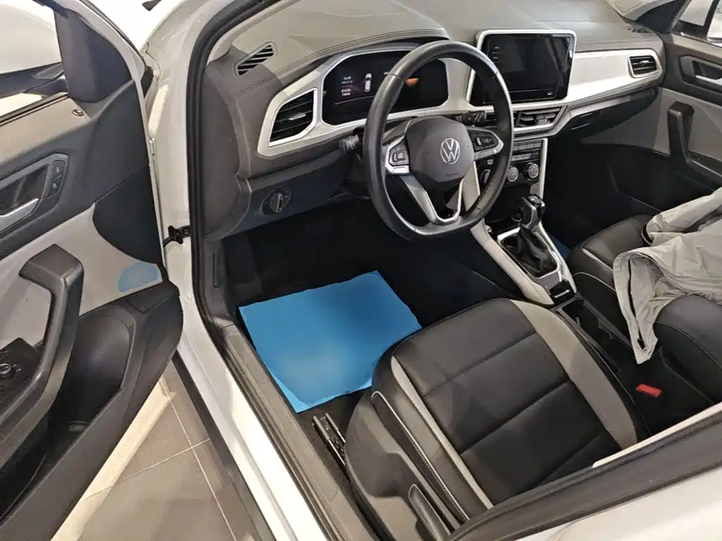 Volkswagen T-Roc — миниатюра 16