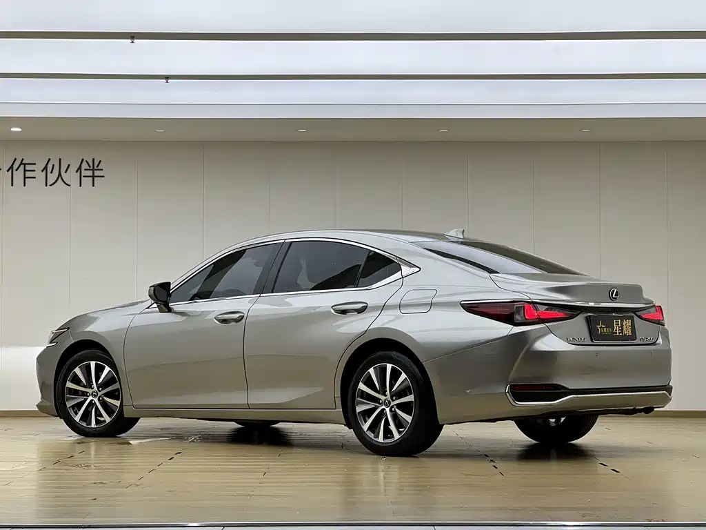 Lexus ES — миниатюра 22