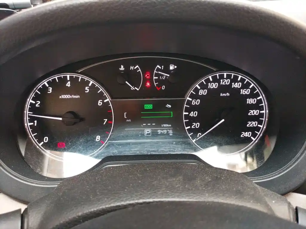 Nissan Tiida — миниатюра 12