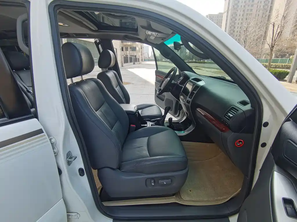 Toyota Land Cruiser Prado 2010 4.0L AT VX
