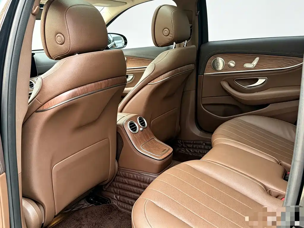 Mercedes-Benz E-Class — миниатюра 7