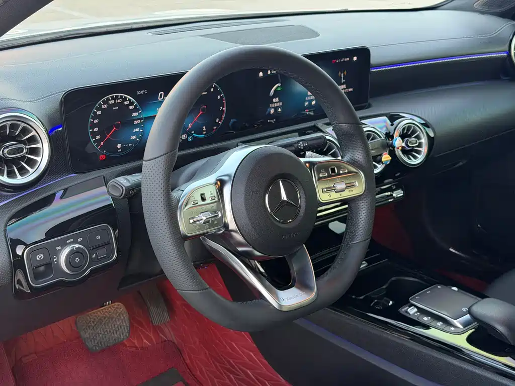Mercedes-Benz A-Class — миниатюра 7