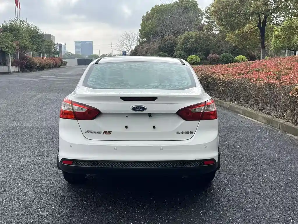 Ford Focus Sedan 1.6L Manual Comfort Type, фото 8