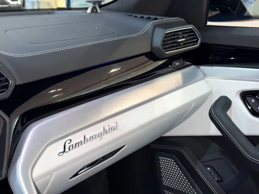 Lamborghini Urus — миниатюра 28