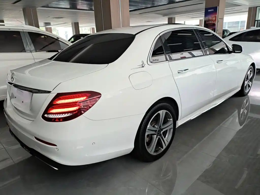 Mercedes-Benz E-Class — миниатюра 7