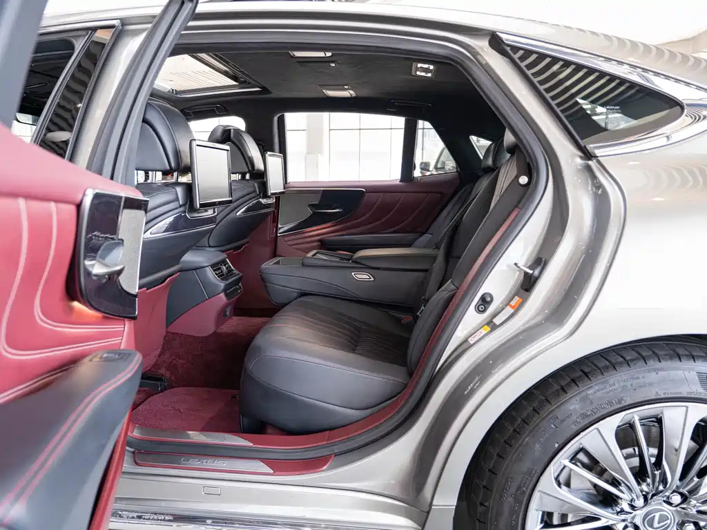 Lexus LS — миниатюра 10