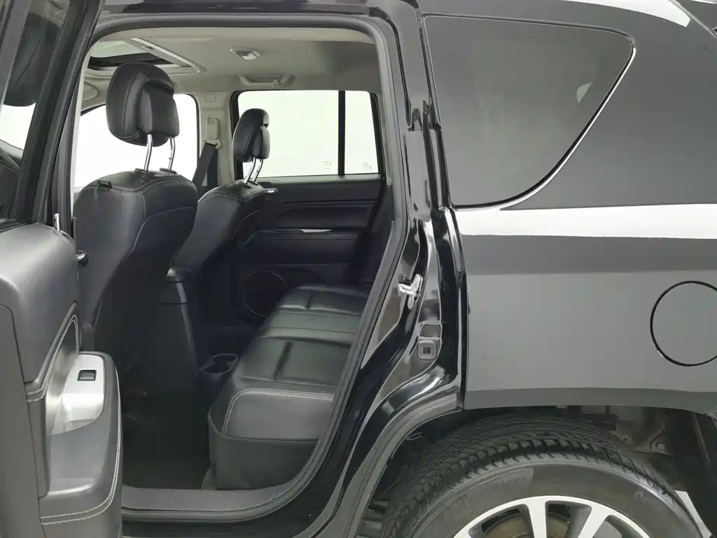 Jeep Compass (Import) — миниатюра 15