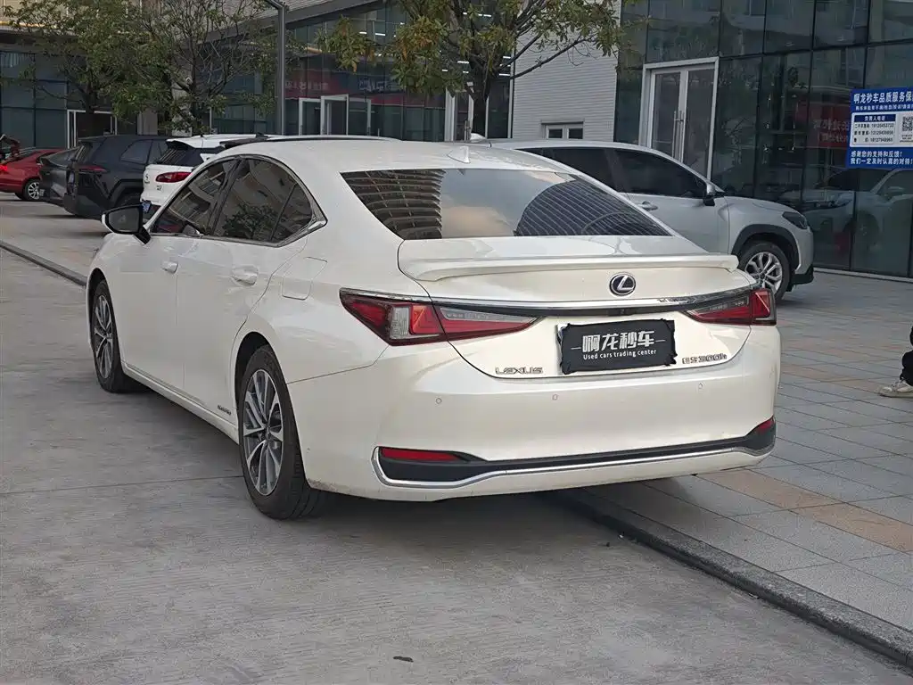 Lexus ES — миниатюра 7