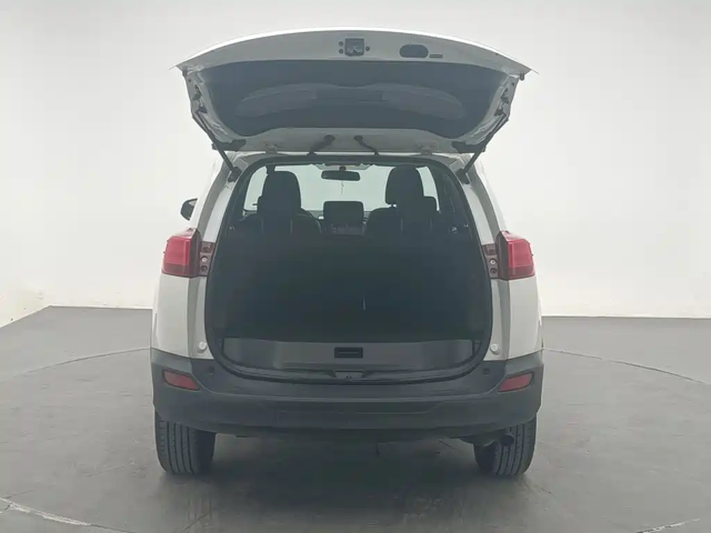 Toyota RAV4 — миниатюра 9