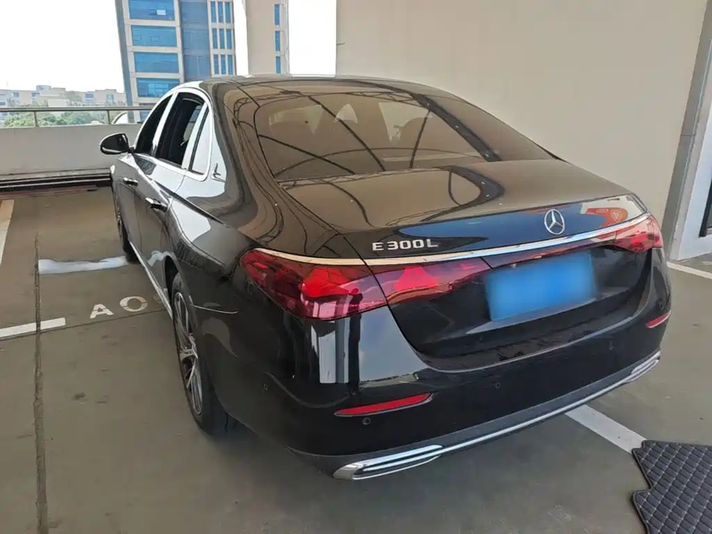 Mercedes-Benz E-Class — миниатюра 5