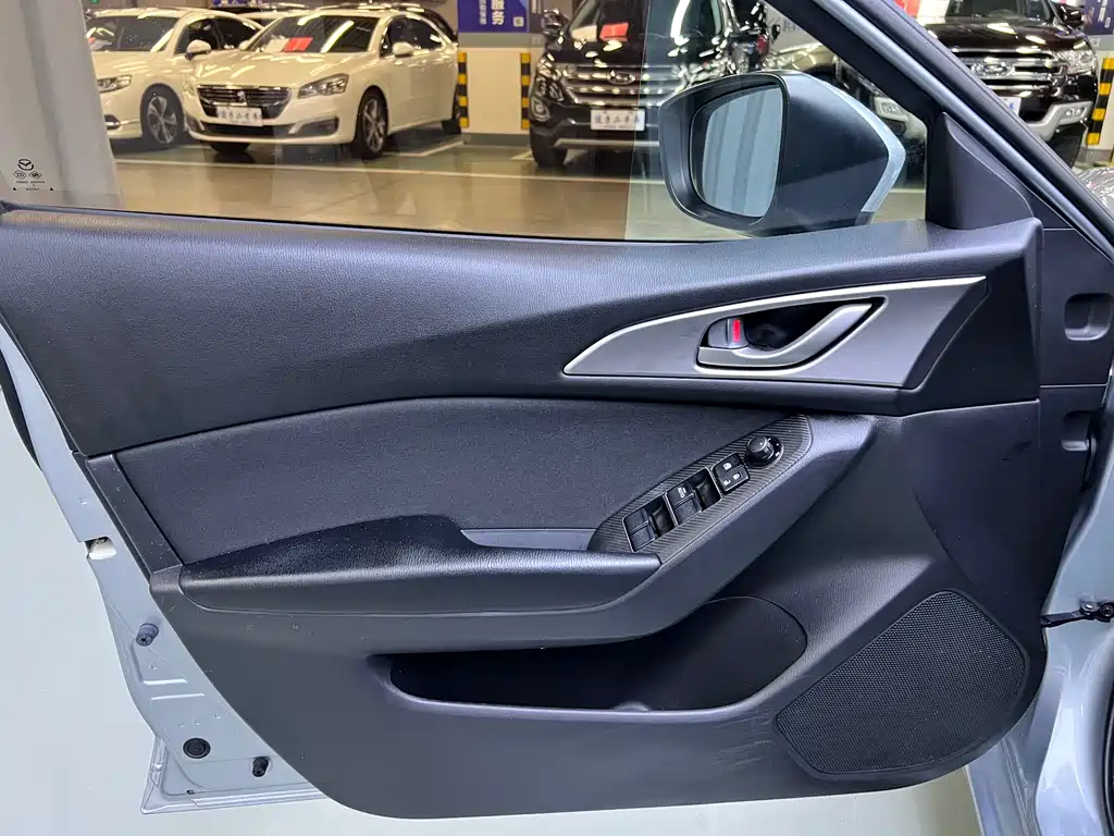 Mazda 3 Axela — миниатюра 10