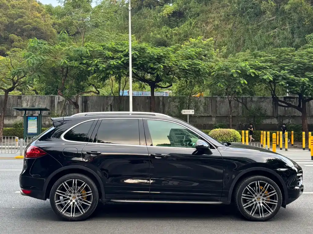 Porsche Cayenne — миниатюра 4