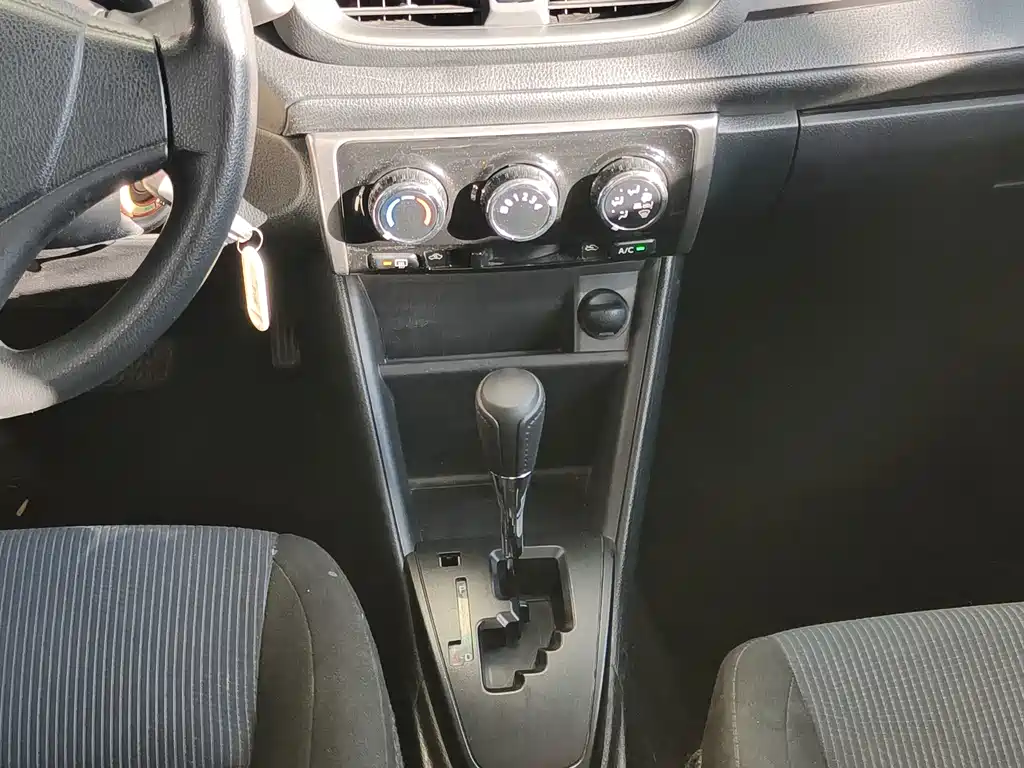 Toyota Yaris L — миниатюра 12